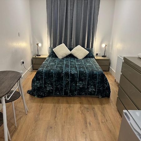 King Azim Court Apartment London Exterior photo