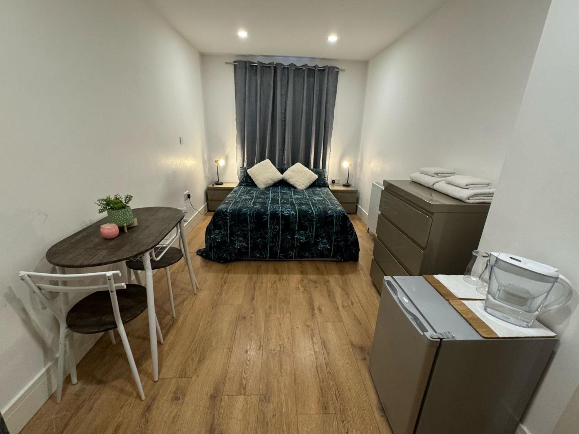 King Azim Court Apartment London Exterior photo