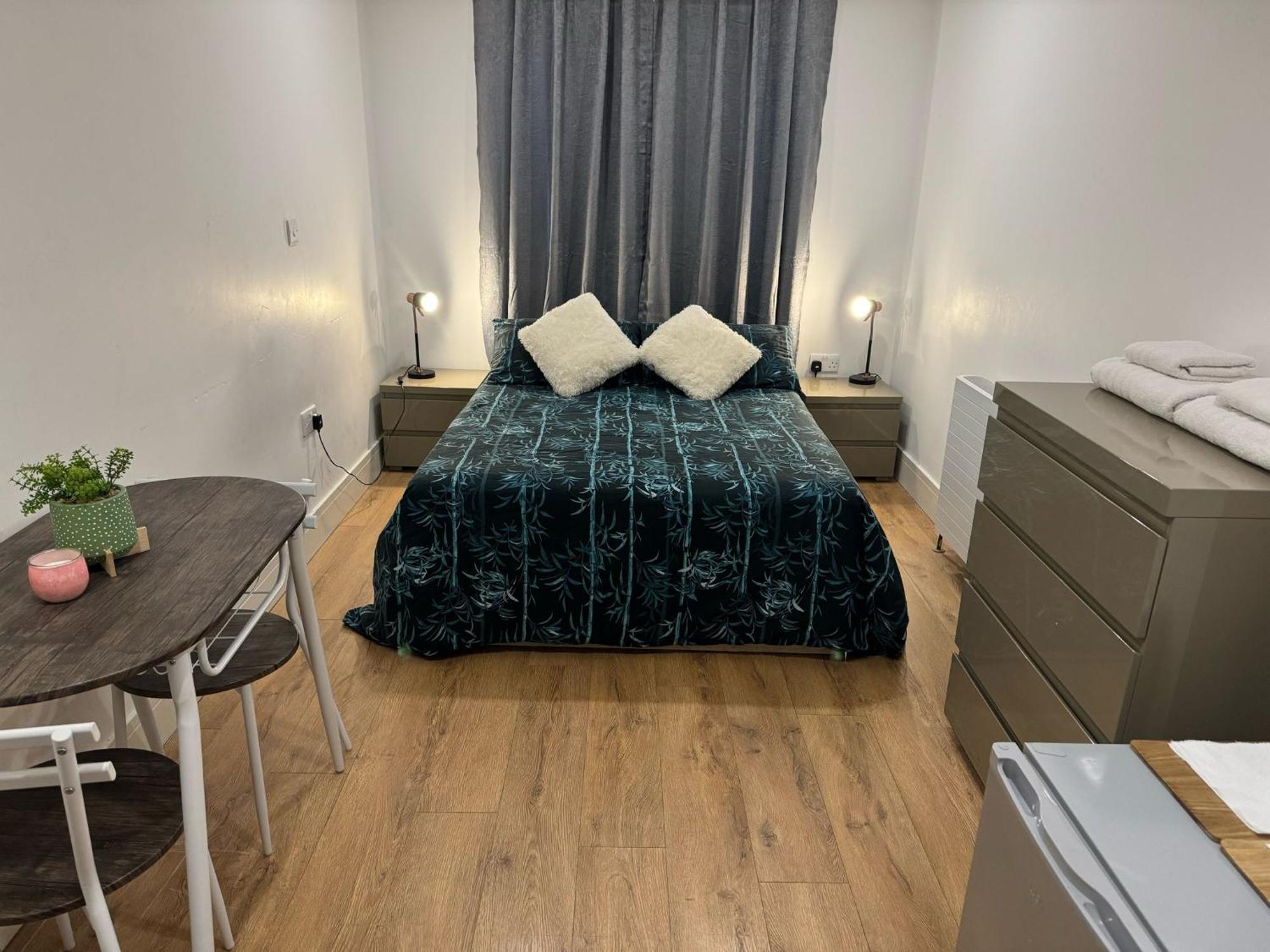 King Azim Court Apartment London Exterior photo
