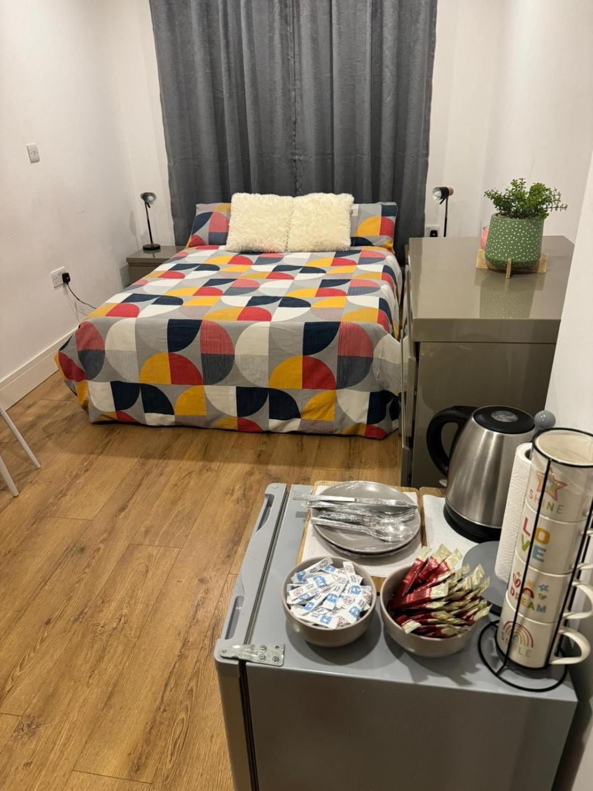 King Azim Court Apartment London Exterior photo